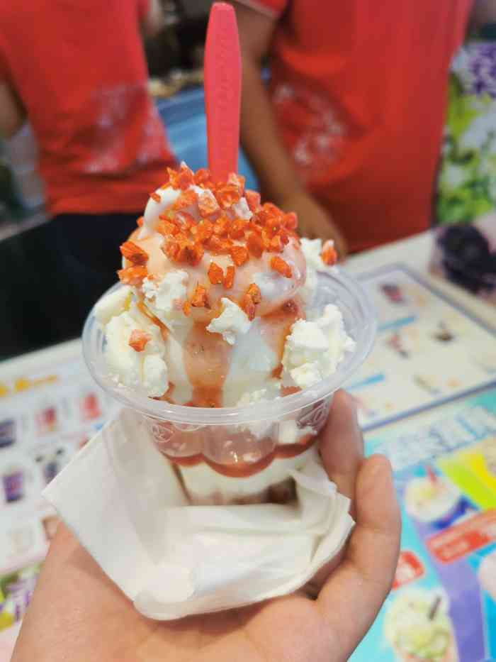 dq冰淇淋(中街店)-"吃的新出的苹果红丝绒口味,口感一般,红丝.
