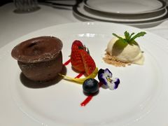 熔岩巧克力蛋糕配香草冰淇淋-Mogul Eatery·大亨餐酒馆