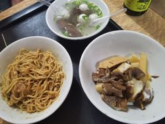 -松树干拌面店