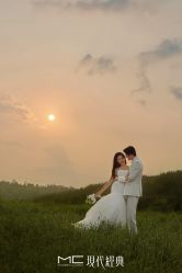 -现代经典婚纱摄影