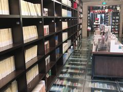 -钟书阁(松江泰晤士小镇店)