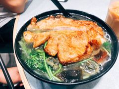 豬潤牛肉皮蛋芫茜米粉-华嫂冰室(尖沙咀店)