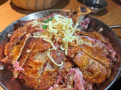 烤猪肘配酸菜和土豆泥-宝莱纳餐厅(滨江店)