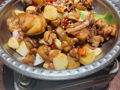 干锅蒜香鸡-刘胖子家常菜·蹄花焖藕(中央花园店)