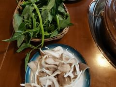 -岳记兴隆·青城腊排铜火锅(融创店)