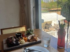 -Mark&Mars Restaurant