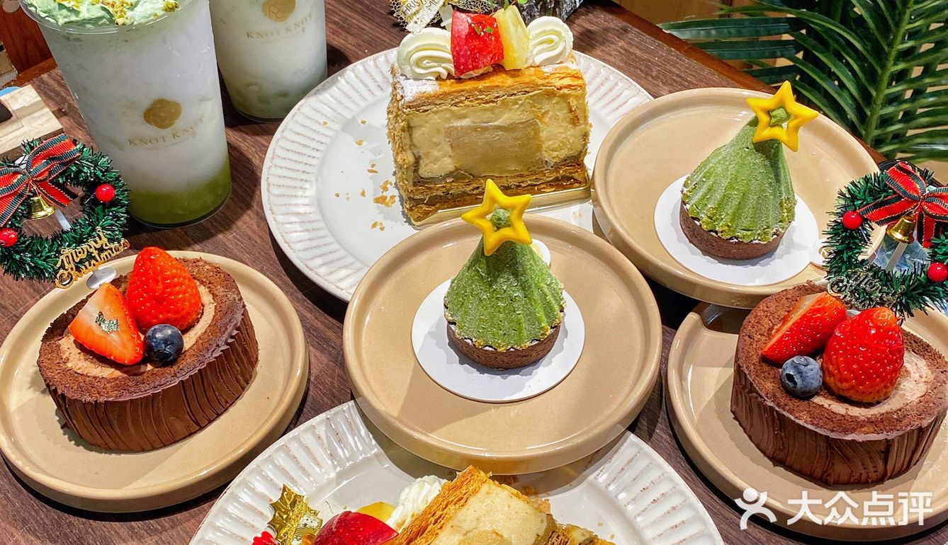 太顶了家人们‼️仅售2⃣️0⃣️天圣诞限定甜品宴