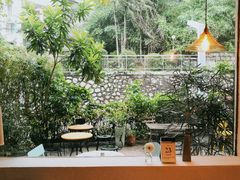 -彳亍咖啡·这里(水湾路店)