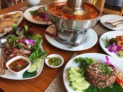 -Chom Cafe and Restaurant