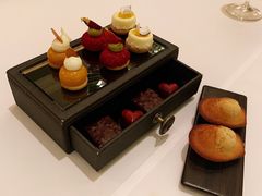 Petit&nbsp;four-Caprice(香港四季酒店)