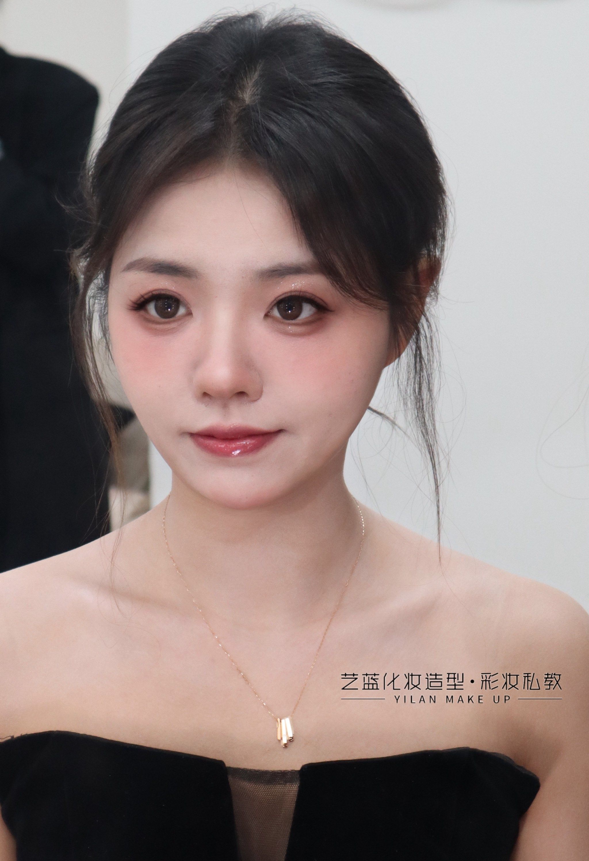 年会主持人妆造～大气温婉