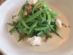 -ROAST coffee & eatery