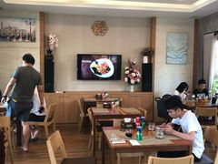 -Chom Cafe and Restaurant