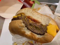 双层吉士汉堡-麦当劳(总统大酒店店)