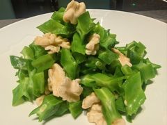 龙豆角拌核桃仁-宫燕府·京菜·烤鸭·淮扬菜(王府中心店)