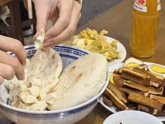 -天发芽·何记葫芦头泡馍·传统小吃(报恩寺街店)