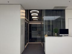 -卡罗酒店(东门晒布地铁站店)