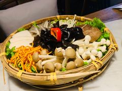 -尚尚仙·酸汤猪手·猪肚鸡火锅(华联万柳购物中心店)