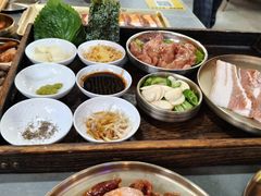 -围炉肉舍•炭烤活鳗•丹东海鲜烤肉(步行街店)