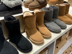 -UGG(燕莎奥特莱斯购物中心店)