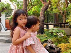 -Chom Cafe and Restaurant