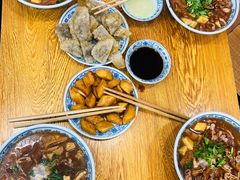 老北京炸灌肠-门框胡同百年卤煮(新街口店)