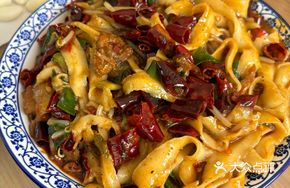 Pepper Stir-Fried Knife-Sliced Noodles