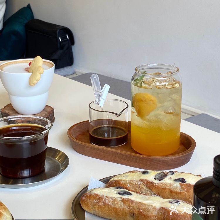 他家还有很多好吃的面包售卖