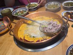 -洱火云南酸菜牛肉火锅(石景山当代商城店)