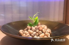 Black Truffle Peanuts