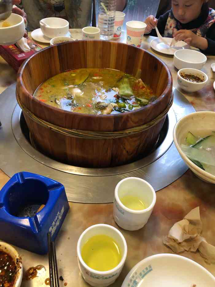 雅府正红木桶鱼(冯家冲店)-"味道极好,环境优美,服务态度很好,菜品的.