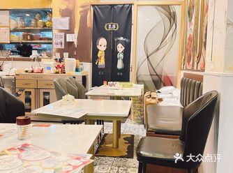 在附近带完娃 顺便打卡这家很浓的港式茶餐厅