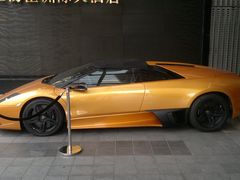 门口的车-上海锦江汤臣洲际大酒店