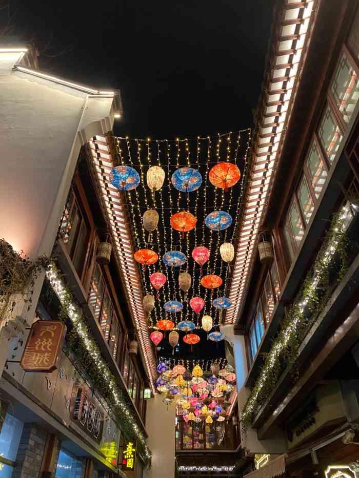 瓶子菜馆(熙南里店)-"同事请客吃饭,比较好找,在熙南里街上.提.