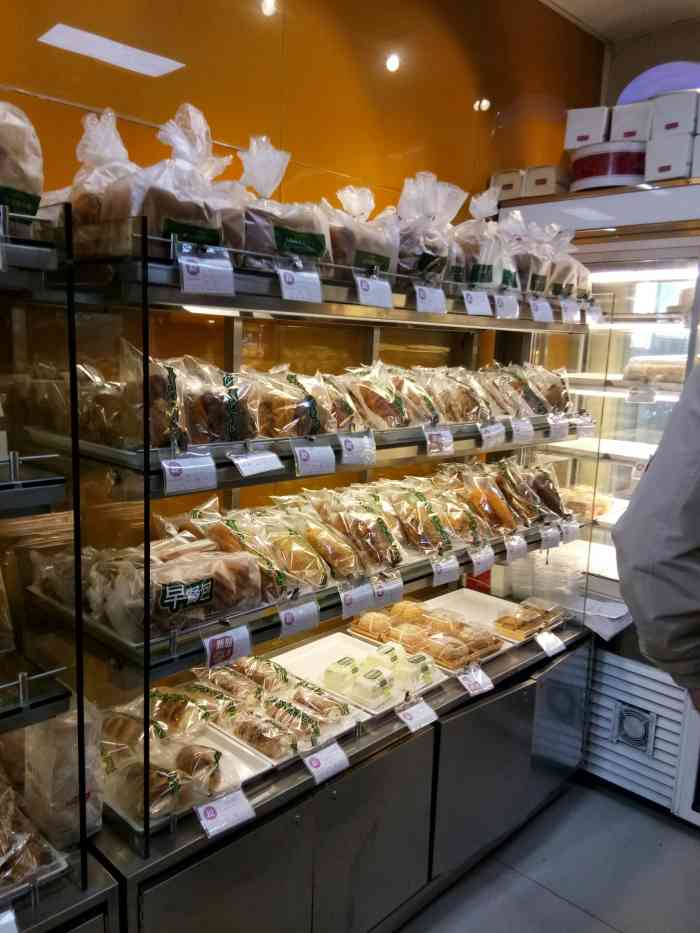 凯司令西饼(广中西路店)-"广中路上大宁小城里面的搬过去的,凯司令的.