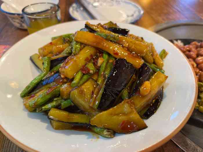 骆厨鱼头泡饭"又一次来这里!今天下雨 停好车 服务员.