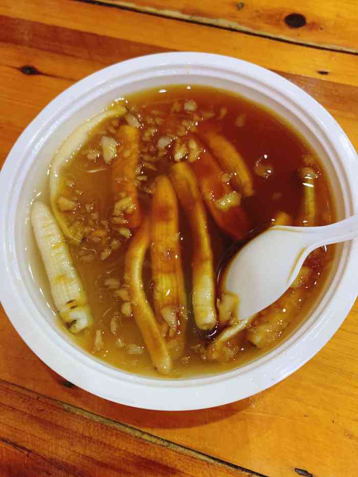 五叔公土笋冻在泉州市内有很多家尤其是在中心的鲤城区非常容易就能