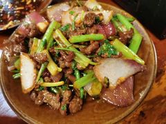 爆炒小黄牛肉-苗湘食府(十年店)