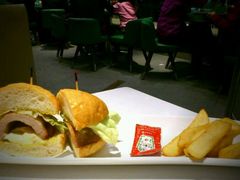 猪扒包-翠华餐厅(山顶道店)