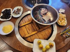 -万里闯关东铁锅炖菜馆(高新旗舰店)