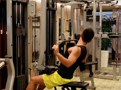 -深圳富苑皇冠假日套房酒店