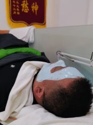 -靓芙泉专研痘痘肌