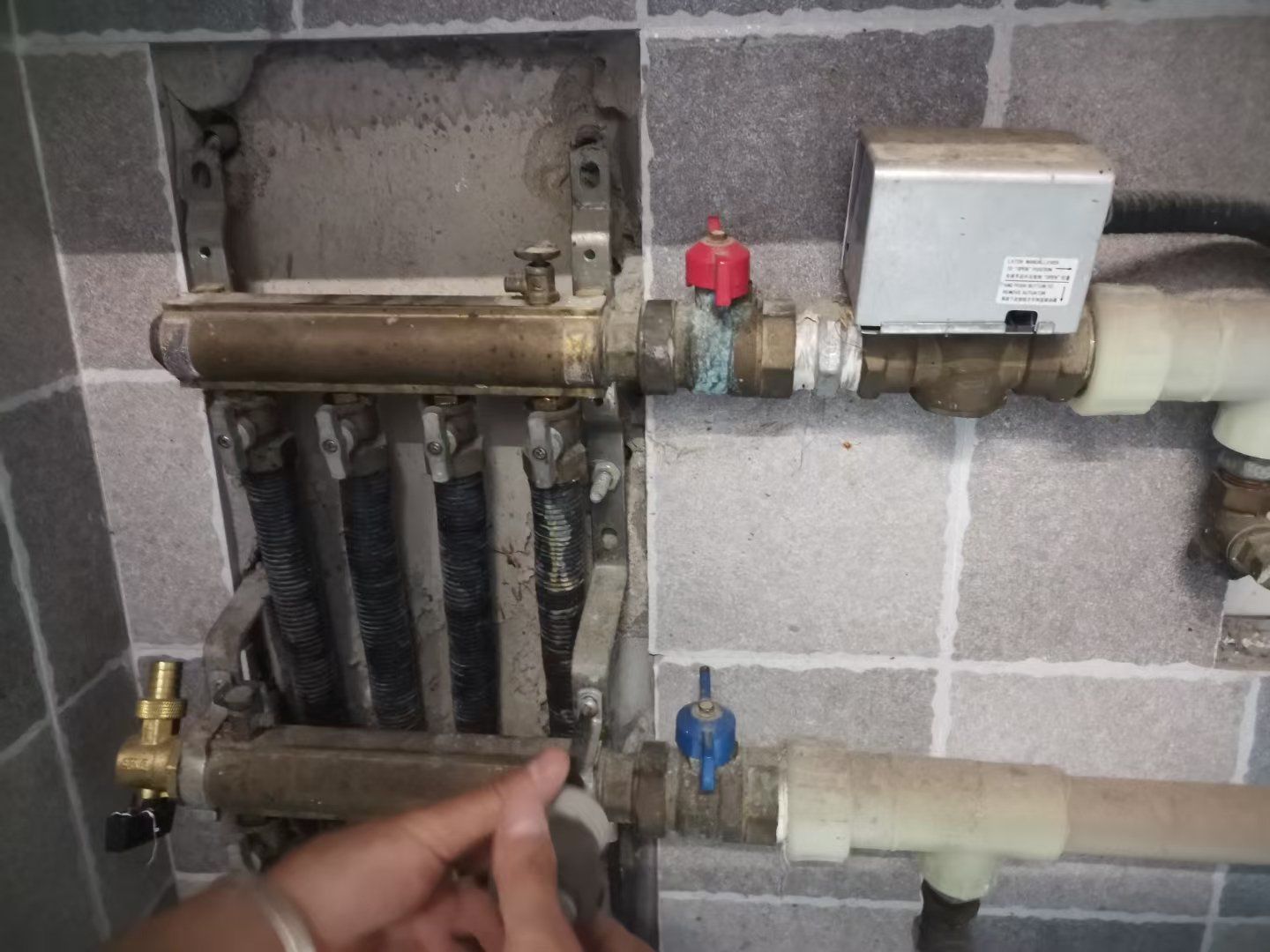 分水器安装完毕