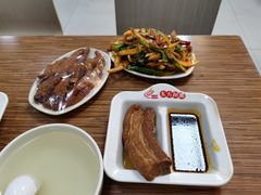 猪耳朵-东方削面(迎泽街店)