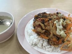鱼香肉丝盖浇饭-鸡鸣汤包(复地活力广场店)