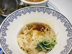 比脸还大的油泼面-宁夏国强手抓羊肉·清真菜(未央路凤三店)