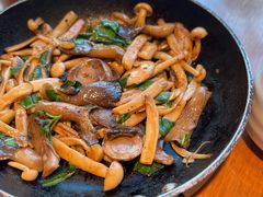 橄榄油煎三种菇-庆春朴门(前滩太古里店)