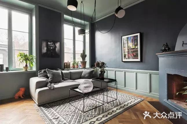 暗色系也能很出彩啦 