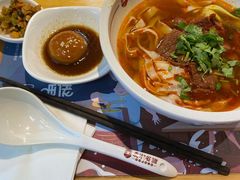 招牌红烧牛肉米粉-呷佬·长沙手工米粉(金沙江路店)