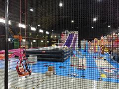 -嘿哟动霸CHUA·新潮玩运动娱乐中心·蹦床滑冰团建乐园